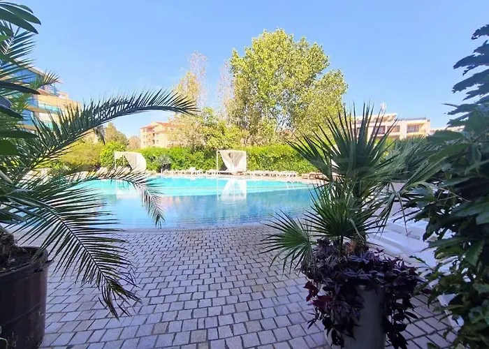 Large In Sunny * Слънчев бряг