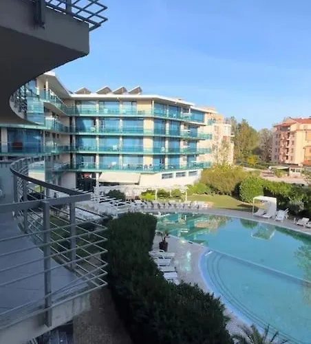 Large In Sunny Слънчев бряг