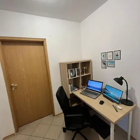 Large In Sunny Lägenhet