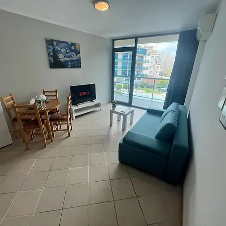 Large In Sunny Lägenhet Slăntjev Brjag