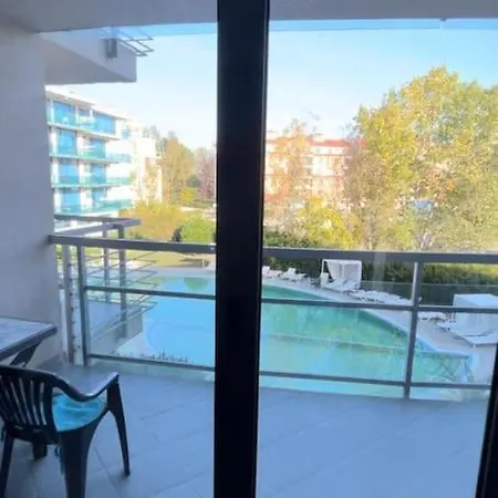 Large In Sunny Lejlighed